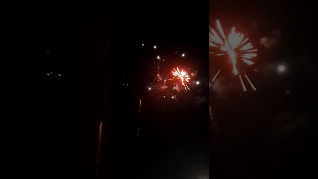 Эти фейерверки посвящяются всем тем кому не удалось посмотреть в новыйгод фейерверки смотреть онлайн