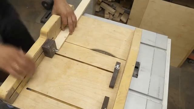 Если взять профильную трубу, деревянный брусок то вот что получится! Садовая урна для мусора!