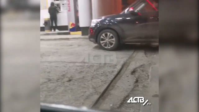 Цены поднимают, а обеспечить подъезд не могут: южносахалинец пожаловался на состояние территории АЗ смотреть онлайн