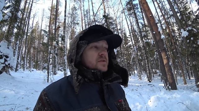 СТРОЮ ХИЖИНУ В ЛЕСУ. Сделал лагерь под корнем. Откопал новые бревна! смотреть онлайн