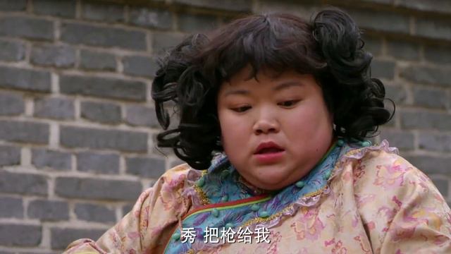 日本士兵想要殺死小胖妞，哪料小胖妞也不是好惹的，直接1個倒地將他壓死！ смотреть онлайн