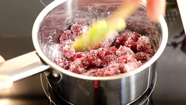 Торт "МОЛОЧНАЯ ДЕВОЧКА" с малиной или САМЫЙ НЕЖНЫЙ в мире торт! смотреть онлайн