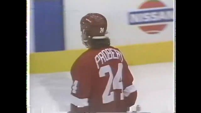 Sergei Fedorov's pretty assist on Bob Probert goal vs Lightning (1993) смотреть онлайн