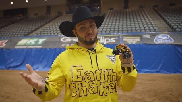 Monster Truck Drivers vs Toys - Megalodon, El Toro Loco, Scooby Doo & More смотреть онлайн