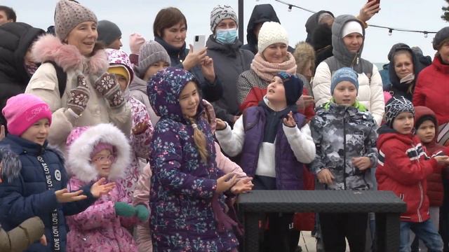 Над Анапой пролетели десятки воздушных змеев смотреть онлайн