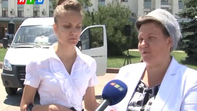 Многодетная крымская семья получила ключи от микроавтобуса смотреть онлайн