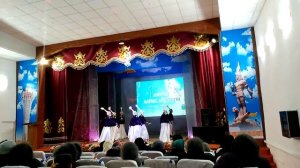 казахский танец девушек