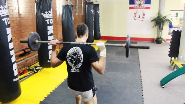 NEW LIFE OF ADAYLTON FREITAS/ How the muay thai champ from Brazil live, train and fight in Siberia смотреть онлайн
