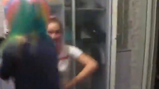 Шальные девчёнки.mp4 смотреть онлайн