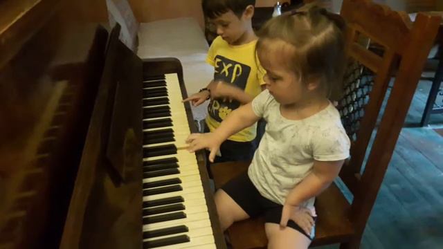 В ресторане фортепиано стояло смотреть онлайн