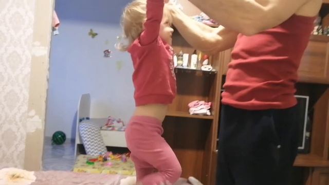 Спортивная девочка! Злате нет ещё и 2 х лет. Дневник мамы.#яжмать#позднийребёнок#многодетные смотреть онлайн