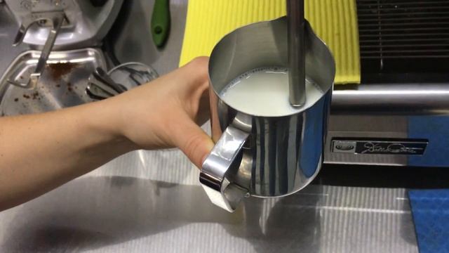 Как взбивать молоко для капучино? [СЕКРЕТНАЯ ТЕХНИКА ЛАТТЕ АРТ] Взбивание молока для капучино