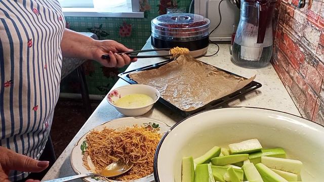 Жизнь в деревне.3 Сентября.24 год. Драники и кабачки. смотреть онлайн