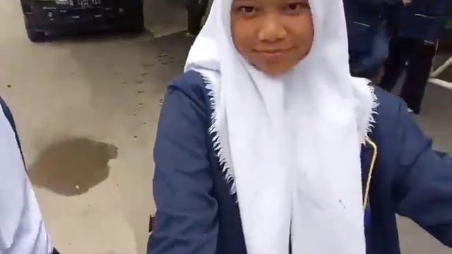 TUGAS BAHASA INGGRIS KELOMPOK 1 TENTANG "PRESENT CONTINUOUS TENSE" смотреть онлайн