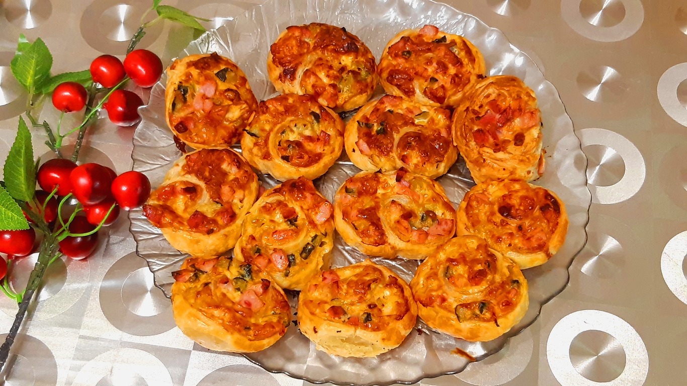 МИНИ ПИЦЦЫ ,САМЫЙ БЫСТРЫЙ РЕЦЕПТ,,ГОСТИ НА ПОРОГЕ,,, смотреть онлайн