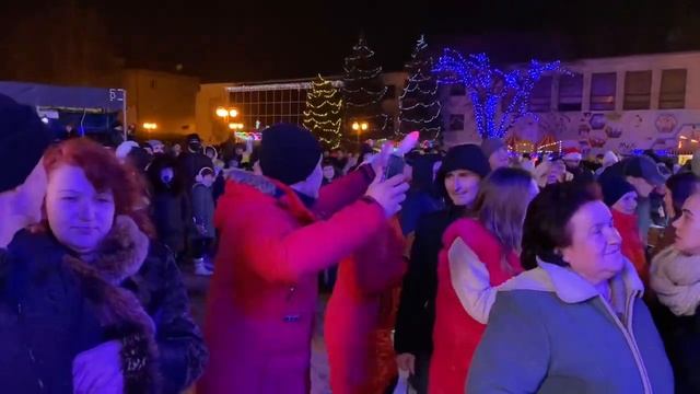 Танцы на площади смотреть онлайн
