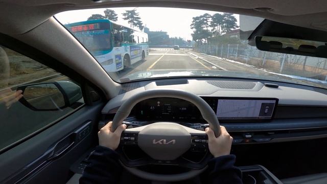 기아 EV9 4WD 6인승 어스 풀옵션 1인칭 주행 & 기능 둘러보기 (Kia EV9 4WD 6-seater POV Test Drive) смотреть онлайн