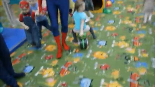 День рождения с человеком-пауком / Birthday party with a spiderman смотреть онлайн