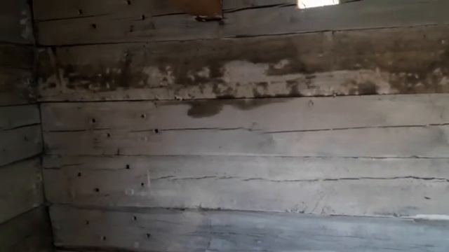 Тихий осенний денёк.Вывозим навоз.Стройка сарая из шпал для кур. смотреть онлайн