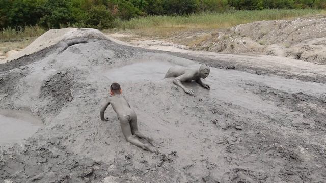 Прыжок в кратер грязевого вулкана! чётко!