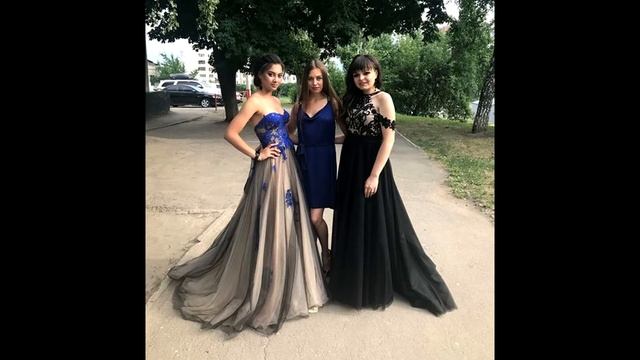 Выпускницы в шикарных нарядах