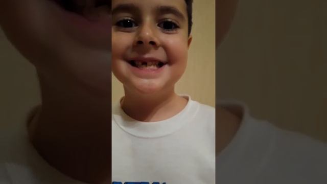 У Давида выпал зуб смотреть онлайн