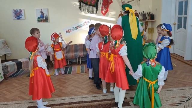 Святочные гуляния в русской избе. Развлечение в средней группе 5А смотреть онлайн