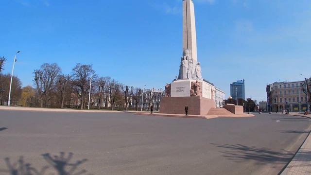 На пути к Старой Риге. Очереди в магазины.