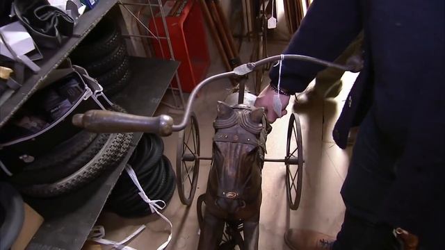 Drew's Impressive Collection Of Wooden Antiques | Salvage Hunters смотреть онлайн