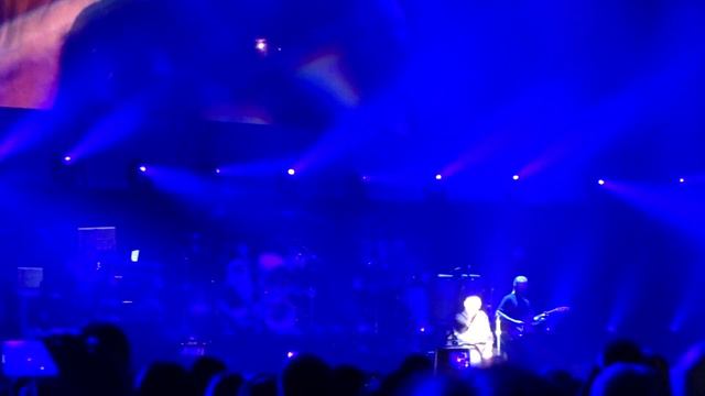 Phil Collins - In the Air Tonight, Nicholas Collins on Drums Glasgow 2017 смотреть онлайн