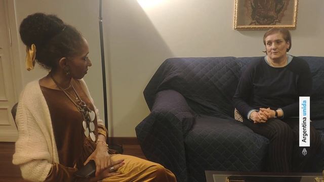 Segunda parte de la entrevista de la Embajadora María Fernanda Silva a la Dra. Silvia Correale смотреть онлайн