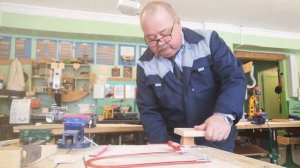 Пиление ручным лобзиком