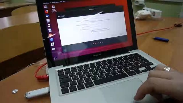 Install Ubuntu On MacBook Howto and Reasons смотреть онлайн
