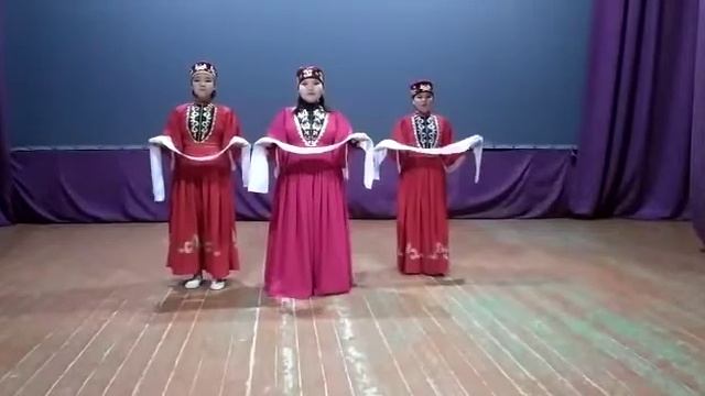 Калмыцкий танец с хадаками. группа "Шаг вперёд "Дом культуры с.Зензели. смотреть онлайн