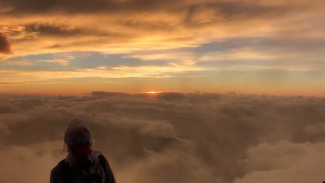 CLIMBING MOUNT FUJI | Highest mountain in japan | 日の出 | 富士山 | trekking mount Fuji | youtube смотреть онлайн