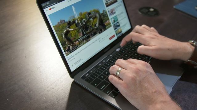 2019 Macbook Pro 13-Inch Review: Apple's best all-around laptop смотреть онлайн