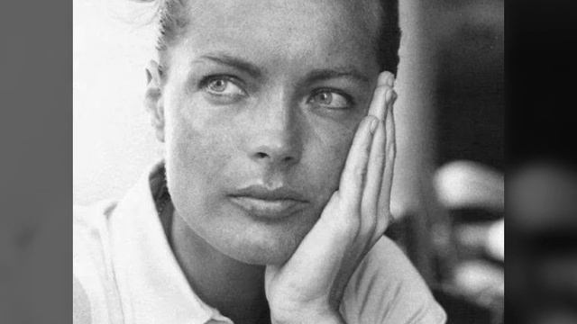 Белла Ахмадулина "Она цеплялась за любовь". ЧАСЫ ЖИЗНИ смотреть онлайн