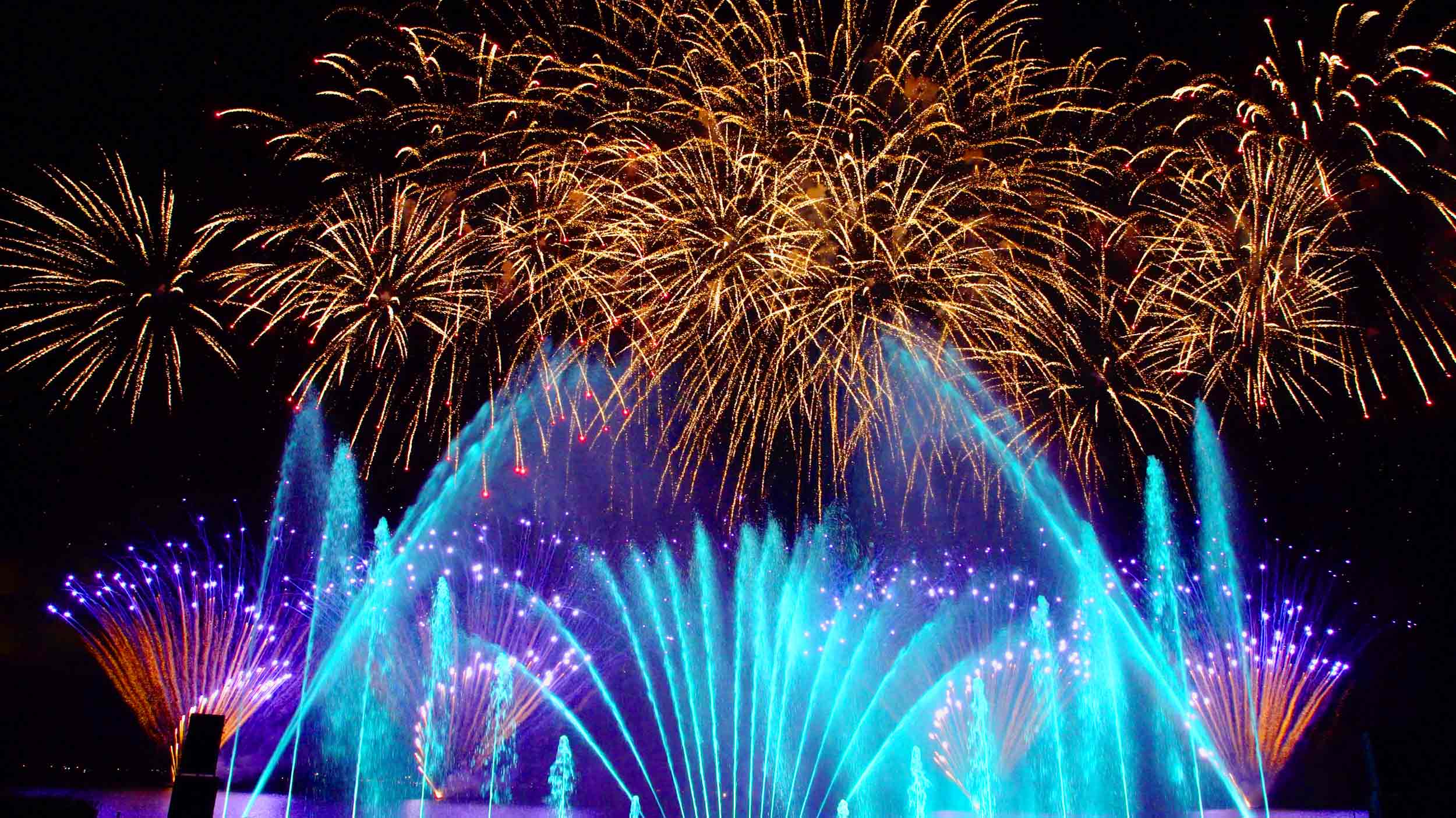 "Super F" Масштабный фейерверк длительность 9 минут смотреть онлайн