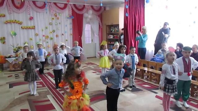 Танець з осінніми листочками (старша "Б") смотреть онлайн