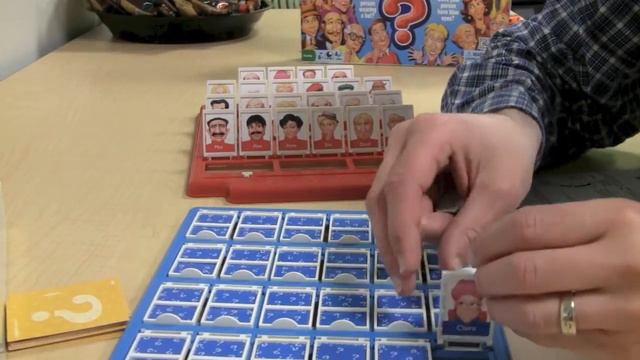 Classic Guess Who?® Demo from Winning Moves смотреть онлайн