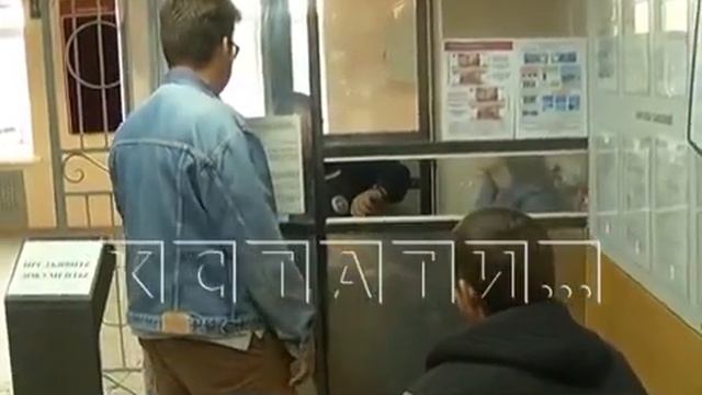 ПОЛИЦЕЙСКИЕ ИЗДЕВАЮТСЯ НАД ЖЕНЩИНОЙ смотреть онлайн