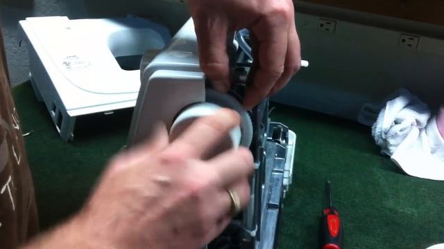 Singer 8280 sewing machine belt fix смотреть онлайн