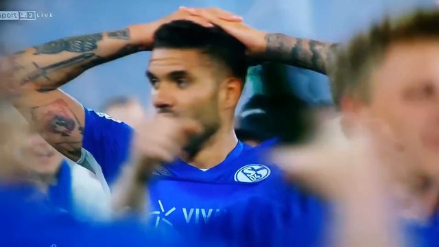 Ausnahmezustand auf Schalke💙 - Terodde wird Emotional | Schalke - St.Pauli 3:2 Schlusspfiff смотреть онлайн