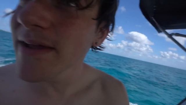 If you ever see your roommate stranded in the ocean, call for help fast! (Stromedy went missing) смотреть онлайн