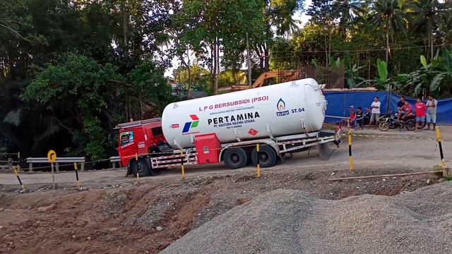 Menegangkan!!! Kini giliran Truk expedisi Isuzu yg kehabisan nafas di pendakian ini... смотреть онлайн