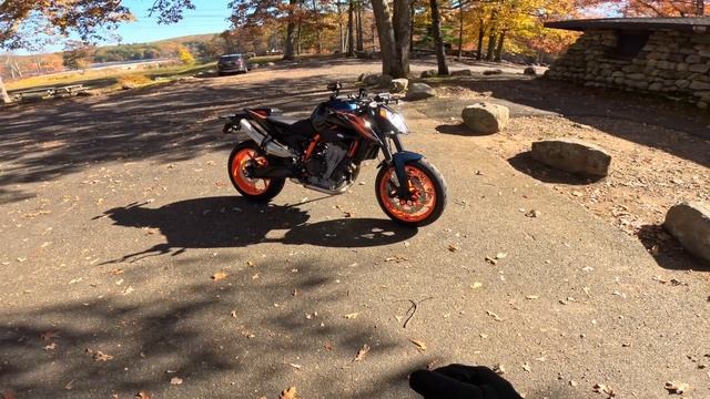 KTM DUKE 890 R RIDE REVIEW | TRACK WEAPON ? #cyclefanatix #ktmduke890r