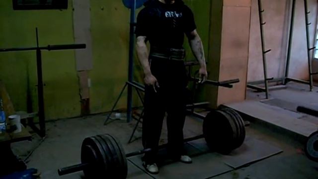Alexander Nikolov lifts 310 dead lift at training. смотреть онлайн