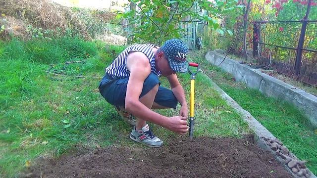 13 Избавляюсь от травы на даче (1).mp4 смотреть онлайн