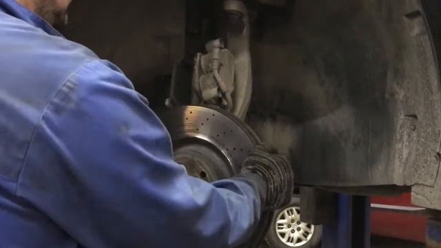 Замена передних тормозных дисков на Mercedes GL смотреть онлайн