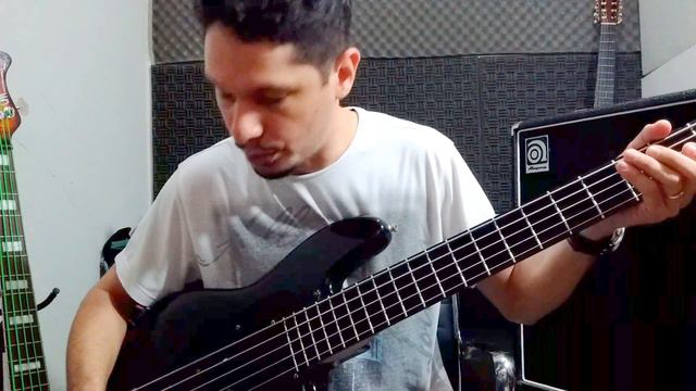 Baixo Squier deluxe by Fender com circuito fender смотреть онлайн